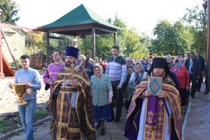 27 сентября 2012 г. с. Татаринцево, празднование 275 летия храма. Служат Служат благочинный прот. Георгий Пищулин и игум. Фаддей (Шавернев). Второй слева в стихаре А. Ландырев, родственник В.А. Гранаткина